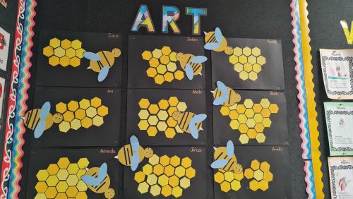 R26-Bees-Geometry-shapes-and-tessellation-patterns